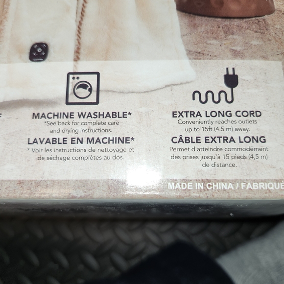 Berkshire Cream And Blue Heated Throw Blanket Size 60x60 Inches - Picture 8 of 9